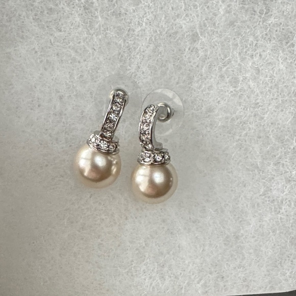 Vintage Pearl And Rhinestone Earrings - Picture 1 of 3